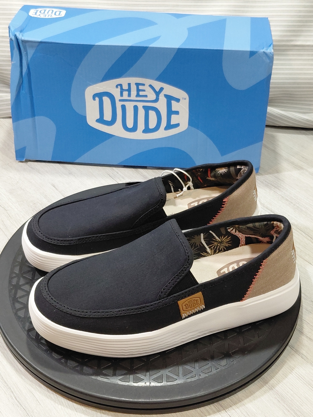 NWT Hey Dude Womens Sunapee Black Tan Slip-On Casual Comfort Sneakers SIZE 6